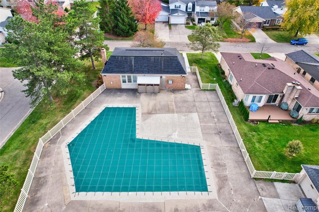 13057 Lockmoor Drive, Grand Blanc, MI 48439