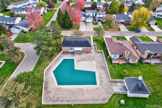 13057 Lockmoor Drive, Grand Blanc, MI 48439