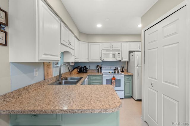 13057 Lockmoor Drive, Grand Blanc, MI 48439