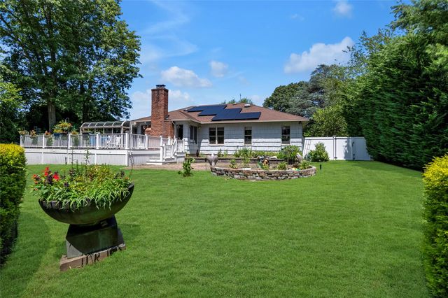 17 Melody, Bayville, NY 11709
