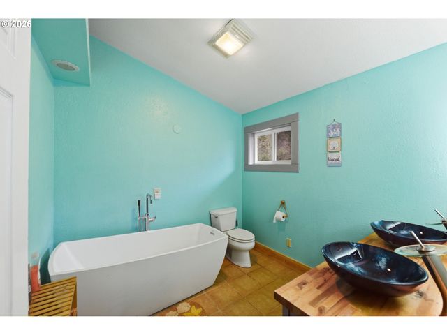 67714 N BAY Rd, North Bend, OR 97459