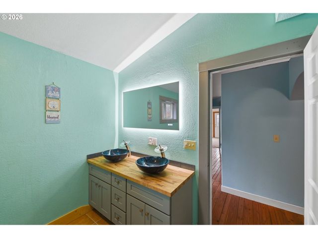 67714 N BAY Rd, North Bend, OR 97459