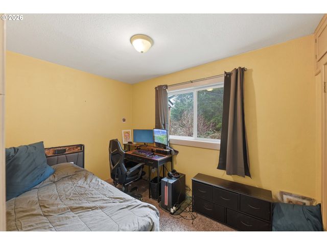 67714 N BAY Rd, North Bend, OR 97459