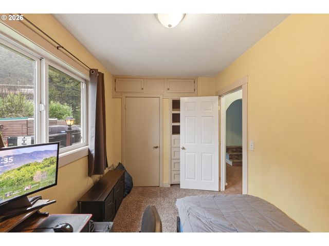 67714 N BAY Rd, North Bend, OR 97459