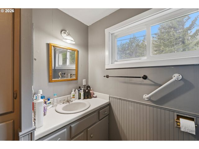 67714 N BAY Rd, North Bend, OR 97459