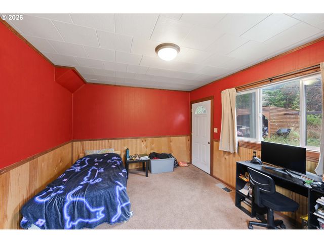 67714 N BAY Rd, North Bend, OR 97459