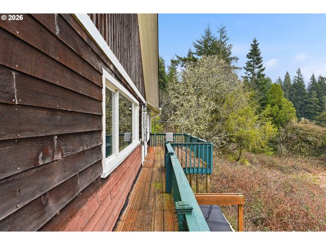 67714 N BAY Rd, North Bend, OR 97459