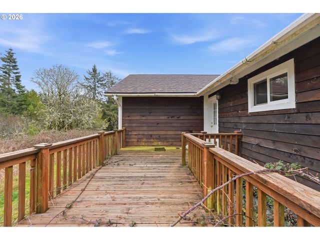 67714 N BAY Rd, North Bend, OR 97459