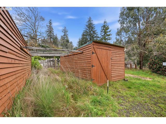 67714 N BAY Rd, North Bend, OR 97459