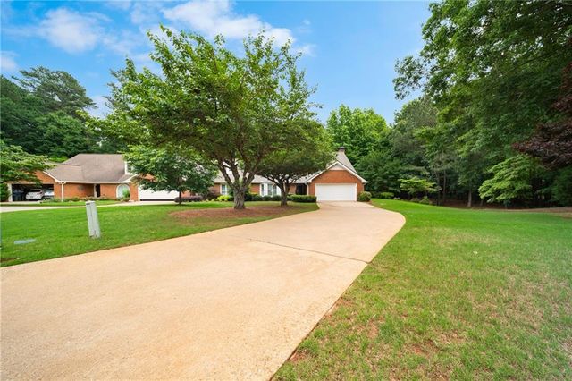 300 Brickleberry Drive, Roswell, GA 30075