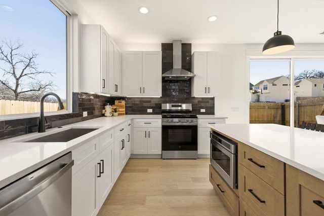 2608 Bristol DR A, Austin, TX 78723