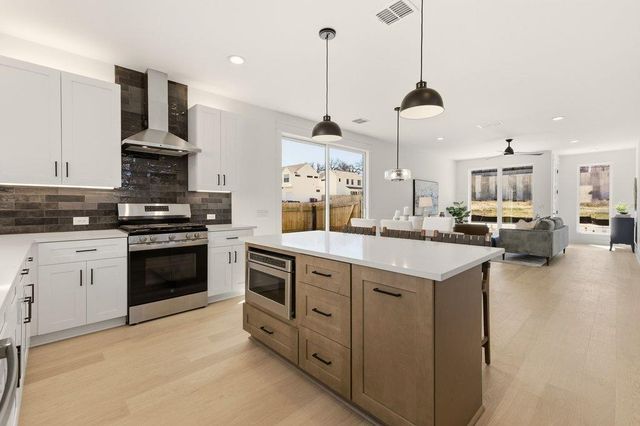 2608 Bristol DR A, Austin, TX 78723