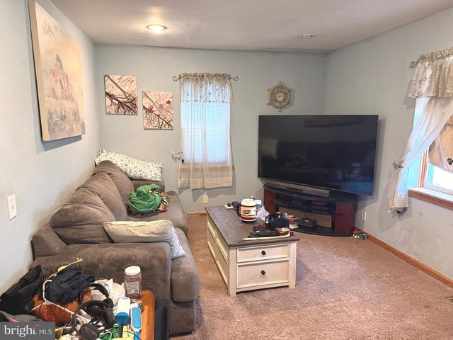35 JAMES RD, Hatboro, PA 19040