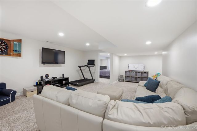 8325 Watson Circle, Lakewood, IL 60014