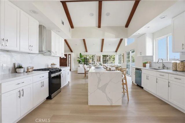 6200 W 77th Street, Los Angeles, CA 90045