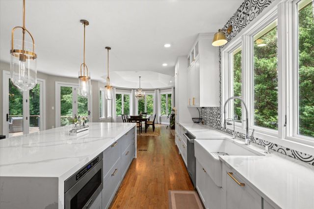 1101 LEIGH MILL RD, Great Falls, VA 22066