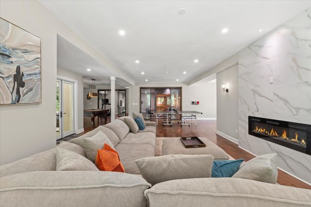 1101 LEIGH MILL RD, Great Falls, VA 22066