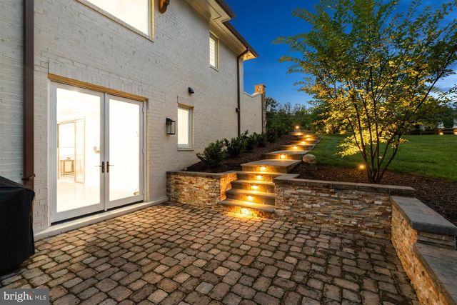 1101 LEIGH MILL RD, Great Falls, VA 22066