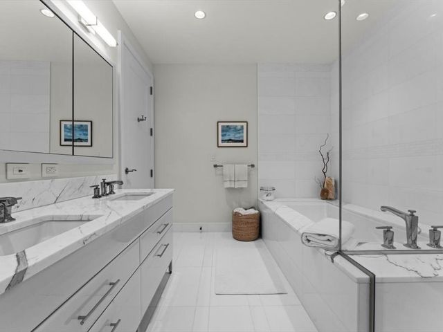 22 Liberty Drive 12G, Boston, MA 02210