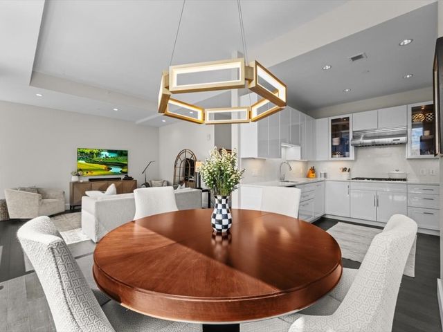 22 Liberty Drive 12G, Boston, MA 02210