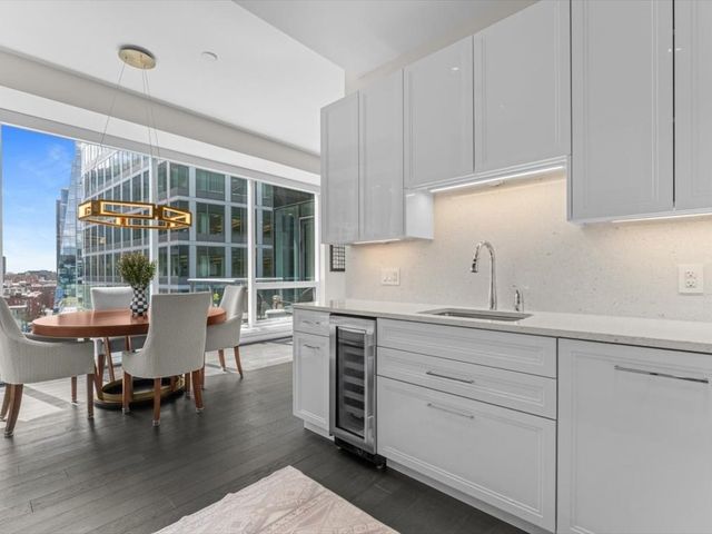 22 Liberty Drive 12G, Boston, MA 02210