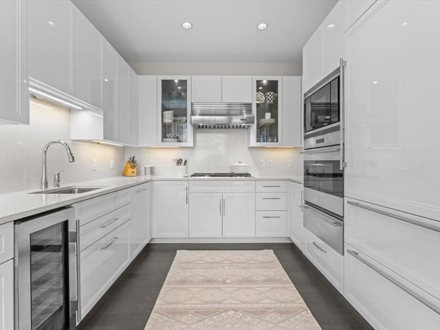 22 Liberty Drive 12G, Boston, MA 02210