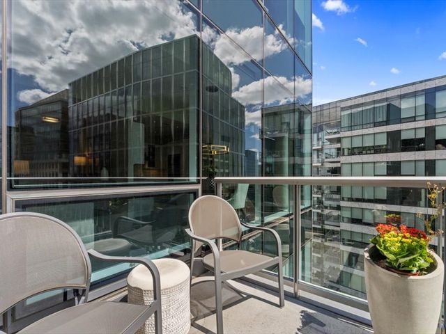 22 Liberty Drive 12G, Boston, MA 02210