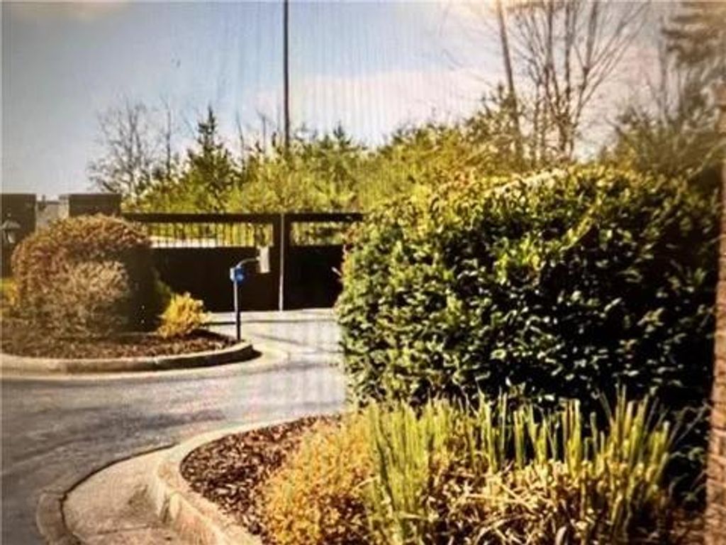 6016 BLUEWATER Boulevard, Gainesville, GA 30506