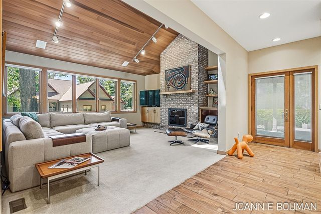 792 Pine Bay Avenue, Holland, MI 49424