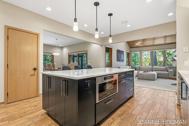 792 Pine Bay Avenue, Holland, MI 49424