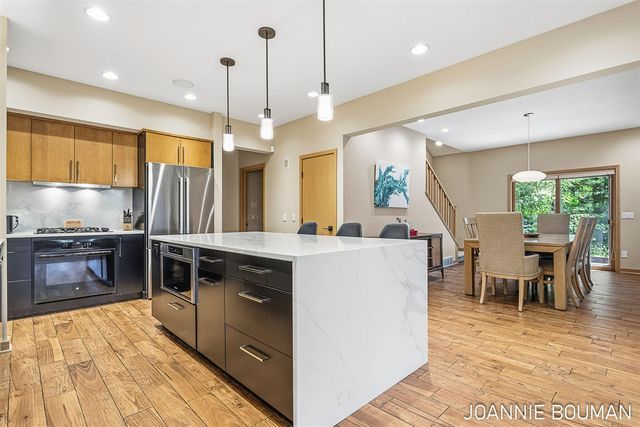 792 Pine Bay Avenue, Holland, MI 49424