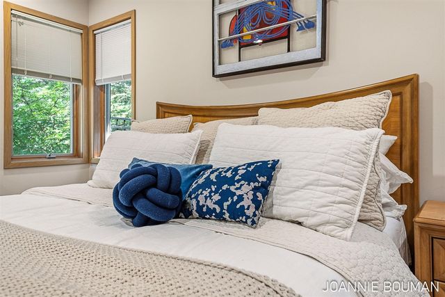 792 Pine Bay Avenue, Holland, MI 49424