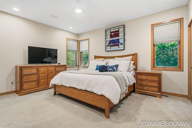 792 Pine Bay Avenue, Holland, MI 49424