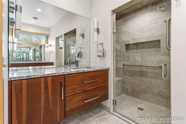 792 Pine Bay Avenue, Holland, MI 49424