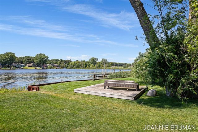 792 Pine Bay Avenue, Holland, MI 49424