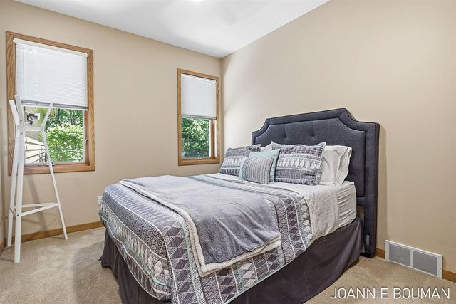 792 Pine Bay Avenue, Holland, MI 49424