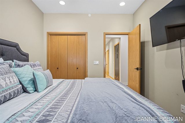 792 Pine Bay Avenue, Holland, MI 49424