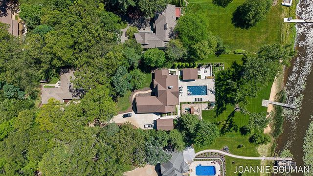 792 Pine Bay Avenue, Holland, MI 49424