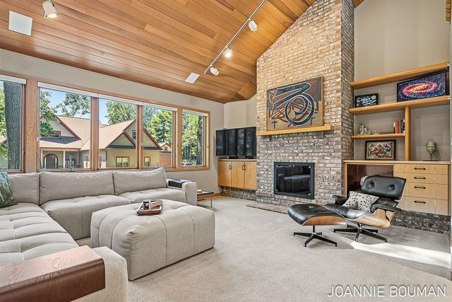 792 Pine Bay Avenue, Holland, MI 49424