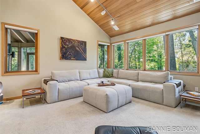 792 Pine Bay Avenue, Holland, MI 49424