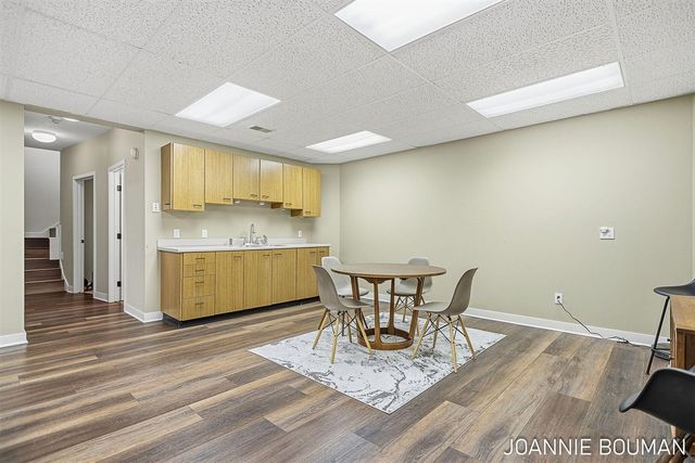 792 Pine Bay Avenue, Holland, MI 49424