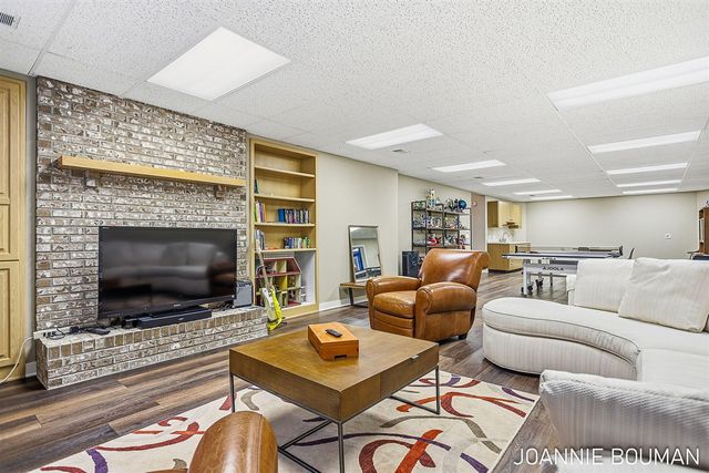 792 Pine Bay Avenue, Holland, MI 49424