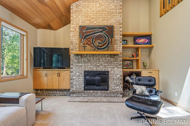 792 Pine Bay Avenue, Holland, MI 49424