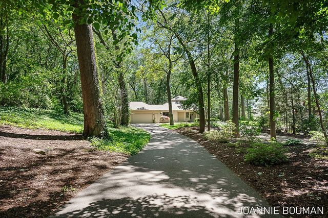 792 Pine Bay Avenue, Holland, MI 49424