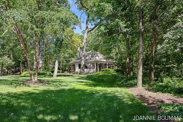 792 Pine Bay Avenue, Holland, MI 49424