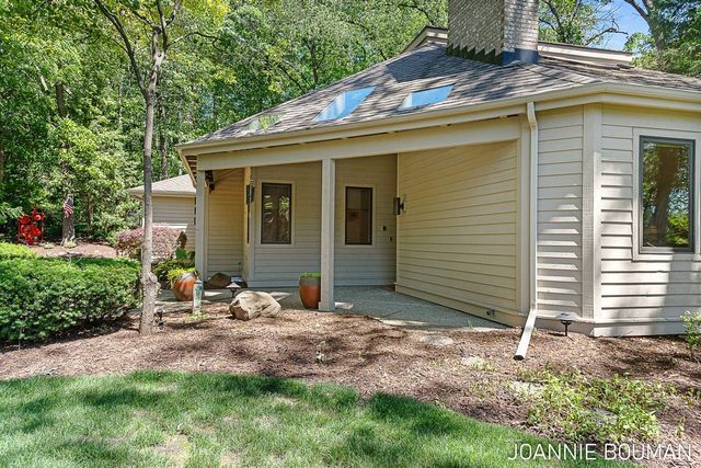 792 Pine Bay Avenue, Holland, MI 49424