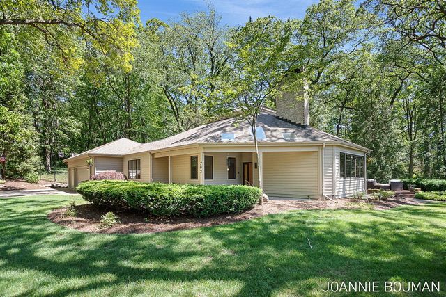 792 Pine Bay Avenue, Holland, MI 49424