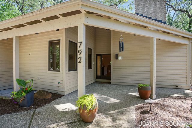 792 Pine Bay Avenue, Holland, MI 49424