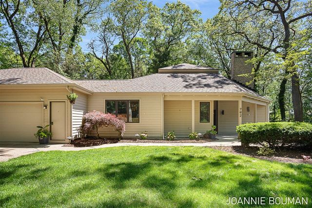 792 Pine Bay Avenue, Holland, MI 49424