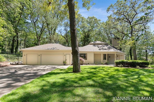 792 Pine Bay Avenue, Holland, MI 49424